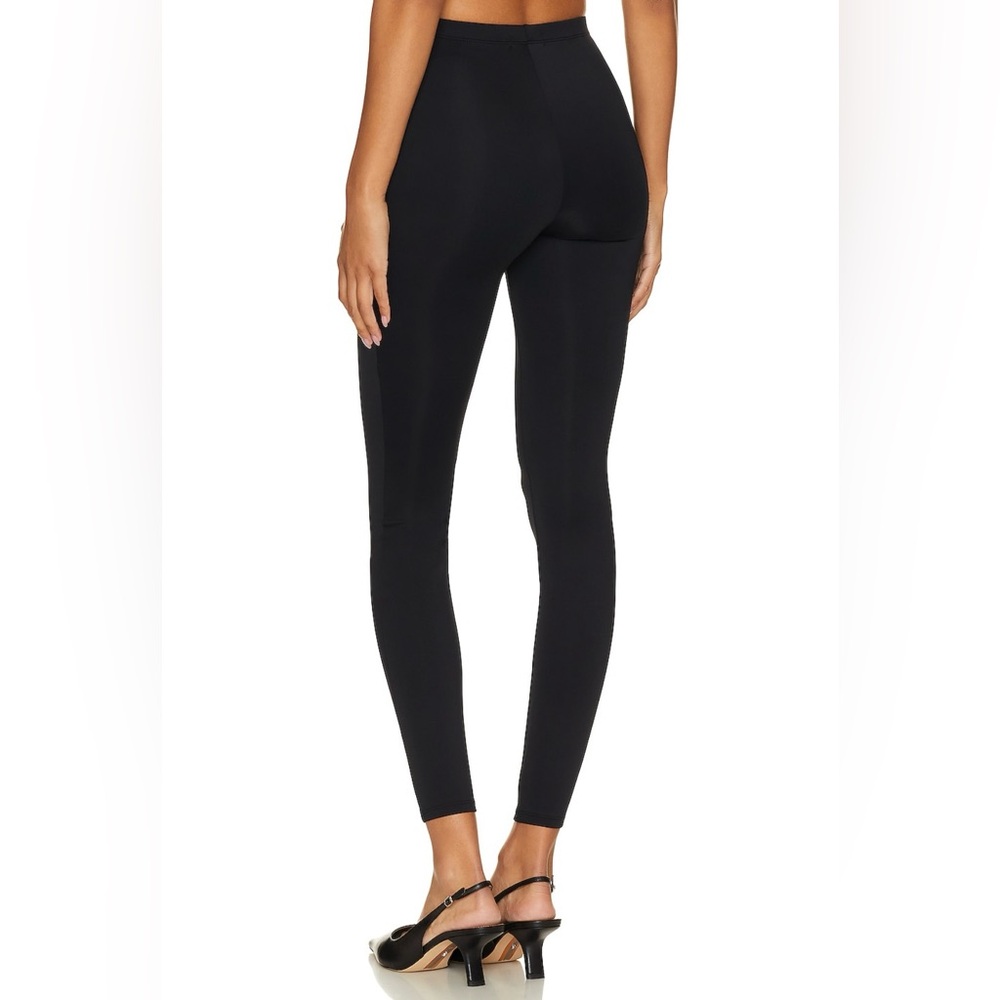 Classic Black High-Waist Leggings - Picture 3 of 5